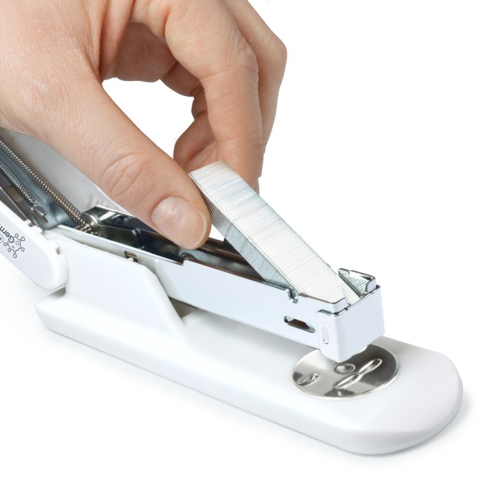 how to insert staples in stapler