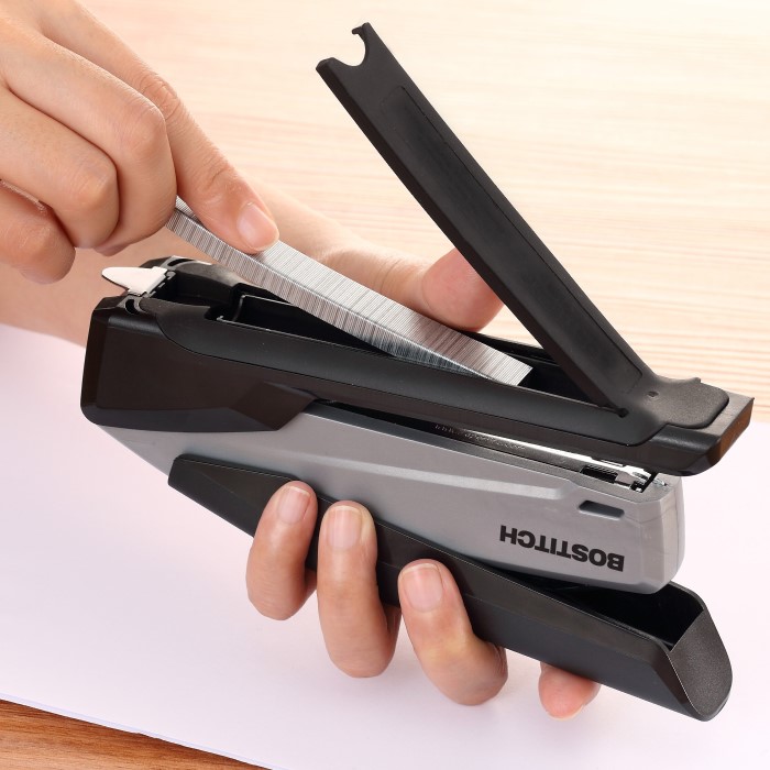 how to insert staples in stapler