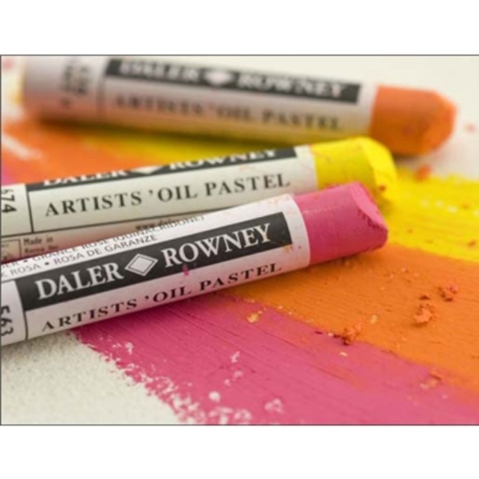 difference between oil pastel and crayons