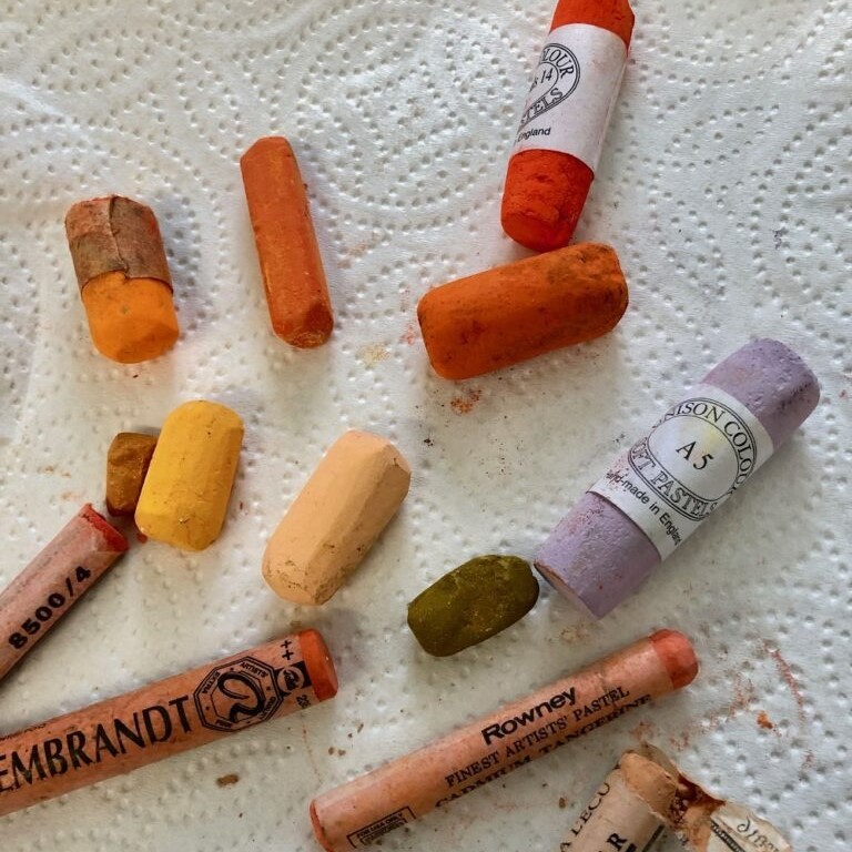 difference between oil pastel and crayons